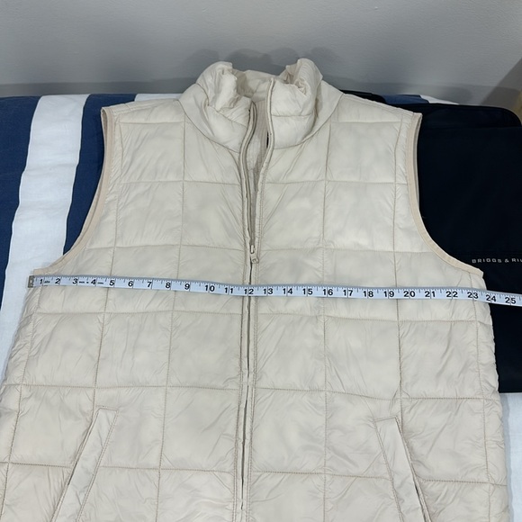 EUC Gap soft puffer vest super comfortable - Picture 7 of 12